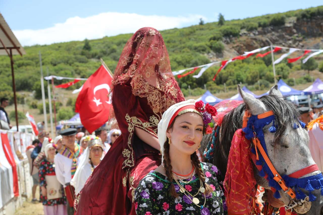 Yatağan’da Yörük Toyu Coşkusu: Gelin Alma Törenindeki Duygusal Anlar Yürekleri Isıttı 8